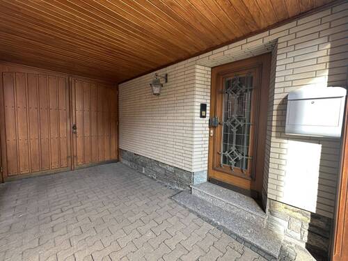 seitlicher Eingang Wohnen - 