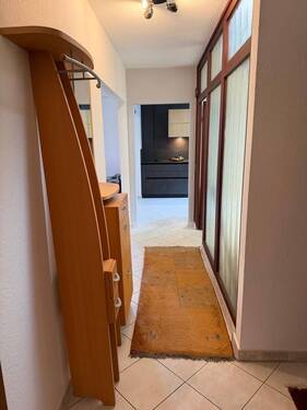 Flur - 7 Zimmer Einfamilienhaus in Garbsen