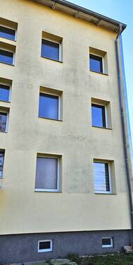 Außenansicht - Ruhig gelegene 4-Zimmer-Hochparterre-Wohnung im beschaulichen Ort Kotzen