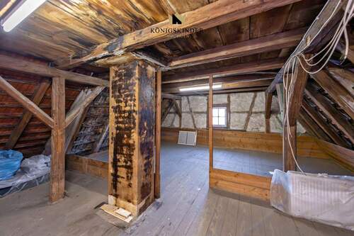 Darüber im Dachboden ist ein Ausbau möglich - 
