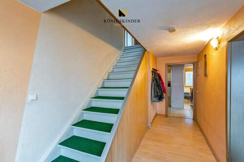 ...geradeaus geht's in die erste Wohnung - nach oben in die zweite... - Mehrfamilienhaus, Wohnhaus mit 180,00 m&sup2; in Heidenheim-Schnaitheim zum Kaufen