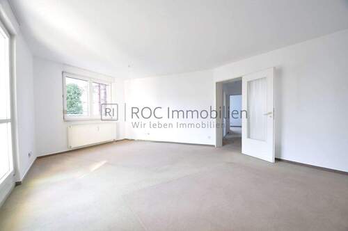 Wohnzimmer I - 4 Zimmer Etagenwohnung zum Kaufen in Eichwalde