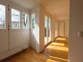 Halb-offene Küche zum Wohnzimmer - 