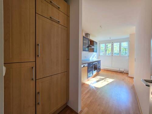 Stauraum, Kühlschrank und Einbauküche - 