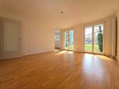 Wohnzimmer mit Westausrichtung und elektr. Rollläden - Etagenwohnung mit 56,00 m&sup2; in Ottobrunn zum Kaufen
