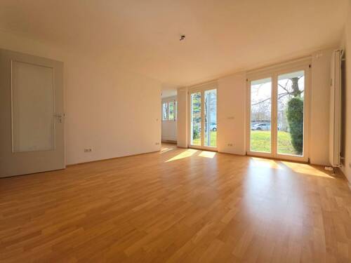 Wohnzimmer mit Westausrichtung und elektr. Rollläden - Etagenwohnung mit 56,00 m&sup2; in Ottobrunn zum Kaufen