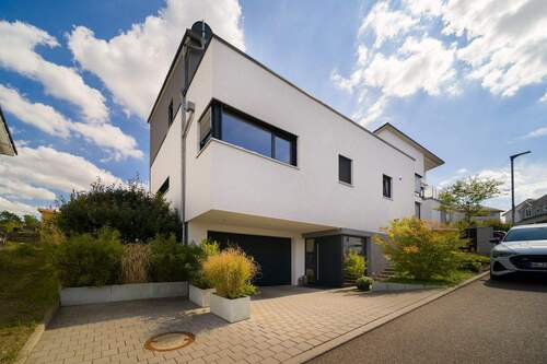 Ansicht Haus - 4 Zimmer Einfamilienhaus zum Kaufen in Sinsheim / Waldangelloch