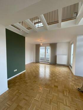 Wohnzimmer - 2 Zimmer Etagenwohnung zur Miete in Frankfurt am Main