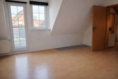 Schlaf / Wohnzimmer 1 - 2 Zimmer Etagenwohnung zur Miete in Dauernheim