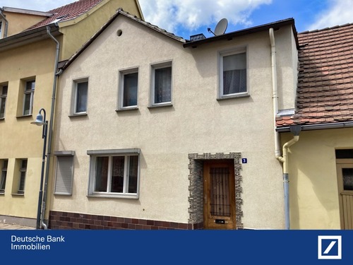 Hausansicht - Zentrale Lage mit Potenzial: Ihr neues Zuhause wartet auf kreative