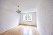 Kinderzimmer EG - 7 Zimmer Mehrfamilienhaus, Wohnhaus in Tamm