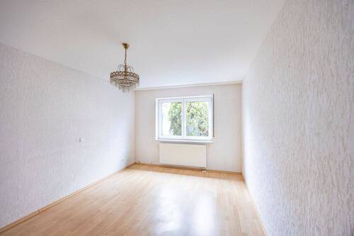 Kinderzimmer EG - 7 Zimmer Mehrfamilienhaus, Wohnhaus in Tamm