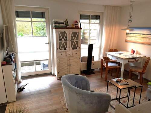 Wohnzimmer zur Terrasse - 2 Zimmer Etagenwohnung zur Miete in Timmendorfer Strand