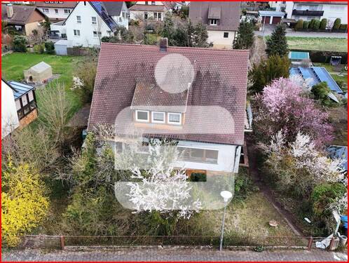 Hausansicht - Großzügiges Einfamilienhaus mit großem Grundstück - viel Potenzial!