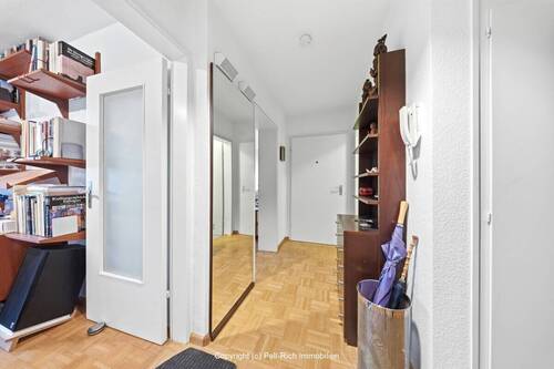 Flur & Eingangsbereich - 4 Zimmer Etagenwohnung zum Kaufen in Karlsruhe