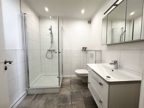 Frisch saniertes Badezimmer - 