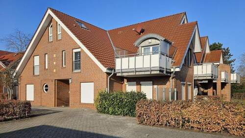Südost von Parkplatz & Straße - 2 Zimmer Etagenwohnung in Cuxhaven