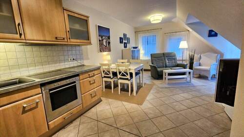 Wohn- und Esszimmer mit Küche - 