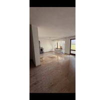 Einzugsfertiges, gepflegtes Reihenmittelhaus (1-2 Familienhaus) in zentraler Lage von Renningen