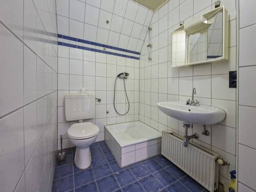 Badezimmer im Dachgeschoss - 