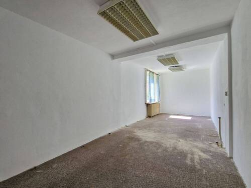 Ladenfläche im Erdgeschoss - 7 Zimmer Mehrfamilienhaus, Wohnhaus in Wilster