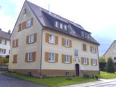 AUßENANSICHT - Zentrumsnahe, gepflegte Dachgeschosswohnung