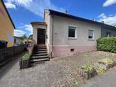 Hausfront - 5 Zimmer Mehrfamilienhaus, Wohnhaus zum Kaufen in Völklingen/ Luisenthal