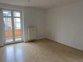 Wohnzimmer mit Zugang Balkon - 