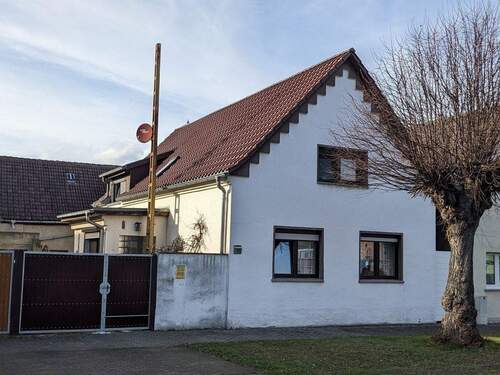 Straßen/Ostseite - Preissenkung auf Festpreis !!! - 64.000,00 EUR Kaufpreis, ca.  121,00 m² Wohnfläche