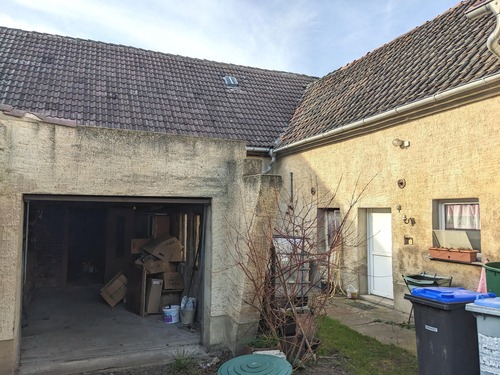 Garage mit Nebengebäude - 