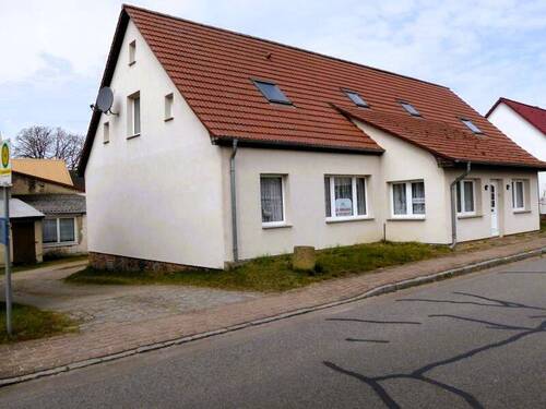 Ansicht Giebel links - 1 Zimmer Mehrfamilienhaus, Wohnhaus zum Kaufen in Userin / Groß Quassow