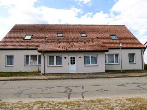 Ansicht Straßenseite - 1 Zimmer Mehrfamilienhaus, Wohnhaus in Userin / Groß Quassow