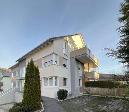 Außenansicht - Sonnige Aussichten: Großzügige 4,5-Zimmer-Wohnung in Magstadt