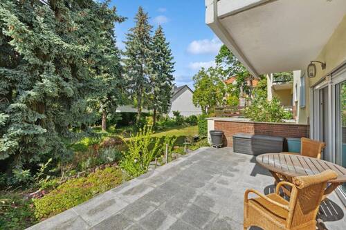 Terrasse mit Zugang zum Garten - 
