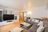 Wohnzimmer EG - Charmantes Zweifamilienhaus in Hockenheim