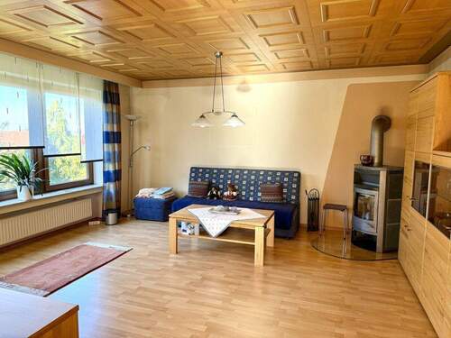 Wohnzimmer - 7 Zimmer Einfamilienhaus zum Kaufen in Pfaffenhofen an der Roth / Berg