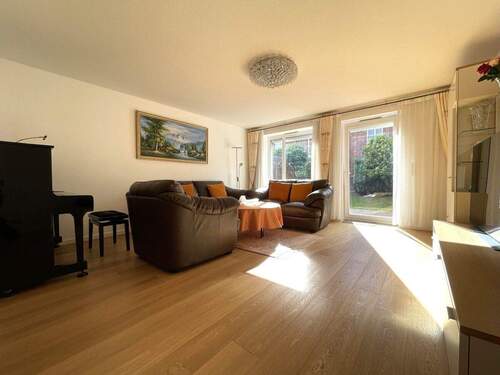 Wohnzimmer - 6 Zimmer Reihenmittelhaus zum Kaufen in Hamburg / Groß-Flottbek