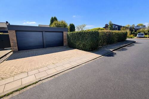 Doppelgarage und Grundstück - 