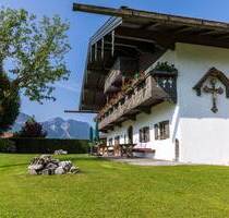 BESONDERES ANWESEN IM CHIEMGAU: HIST. LANDHAUS MIT ALPENBLICK UND VIELSEITIGEN MÖGLICHKEITEN - Inzell