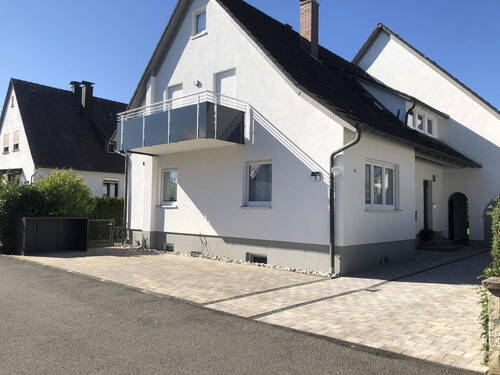Straßenansicht - 3 Zimmer Etagenwohnung in Adelsdorf
