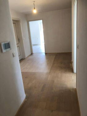 Diele - Etagenwohnung mit 123,00 m² in Adelsdorf zum Kaufen