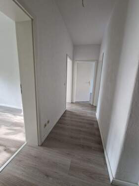 Flur - 3 Zimmer Etagenwohnung zur Miete in Magdeburg