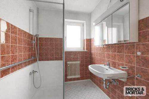 Bad EG - 9 Zimmer Einfamilienhaus zum Kaufen in Zusmarshausen