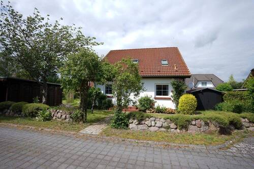 Haus Frontansicht 1 - 5 Zimmer Einfamilienhaus zum Kaufen in Preetz