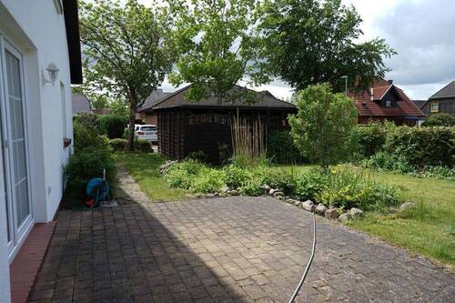 Terrasse und Dpoppelcarport - 