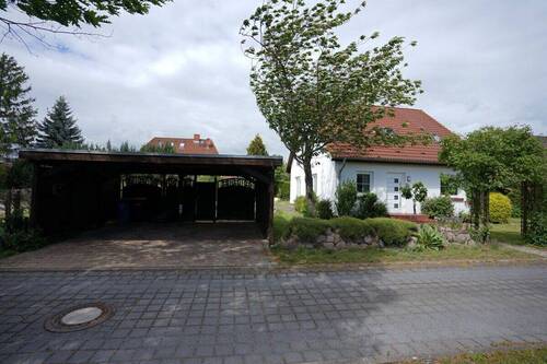 Haus mit Doppelcarport - 
