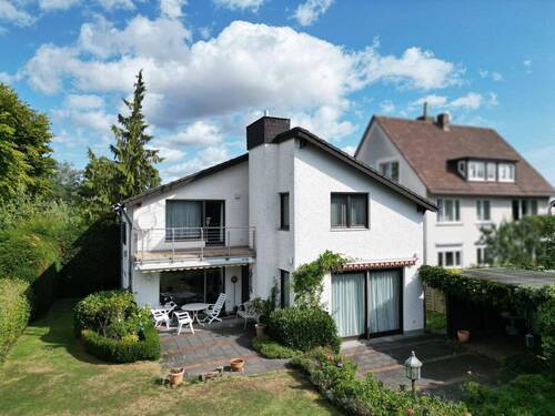 Rückansicht - Exklusives Wohnen mit viel Platz, parkähnlichem Grundstück und Herkulesblick in Kirchditmold!