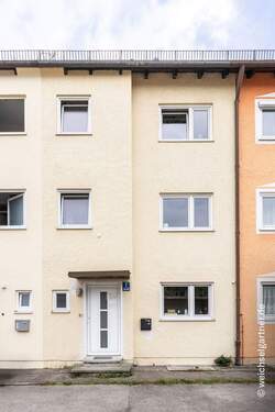 Hausansicht - 7 Zimmer Reihenmittelhaus in München