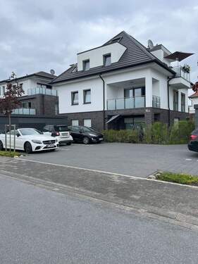 Vorderansicht li.jpg - neuwertige Obergeschosswohnung - 1.050,00&nbsp;EUR Kaltmiete, ca.&nbsp; 82,70&nbsp;m&sup2;&nbsp;Wohnfl&auml;che