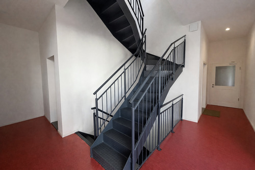 Treppenhaus - 2 Zimmer Etagenwohnung zum Kaufen in Leipzig